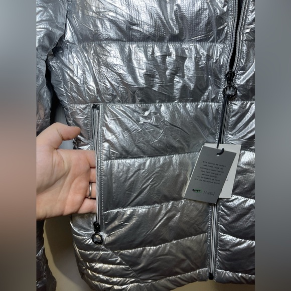 Noize NWT Melanie Metallic Silver Puffer Jacket in size M - Picture 5 of 8